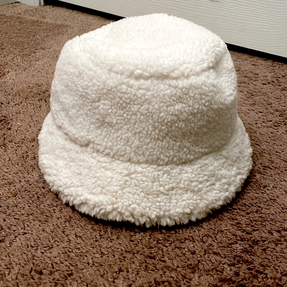 This is a hat I purchased from forever 21 and I never wore it